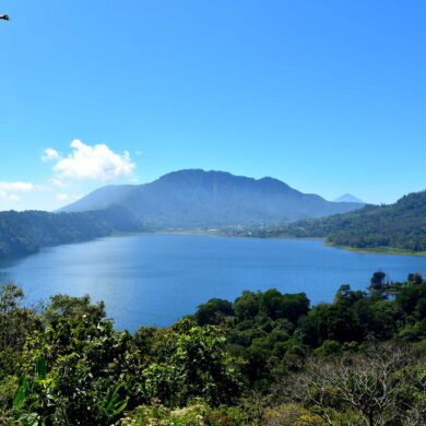 Twins-Lake Viewpoint Bali