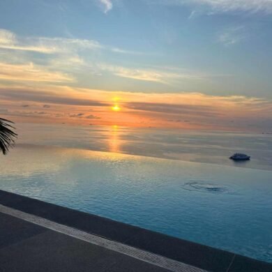 Icom Blue Infinity Pool